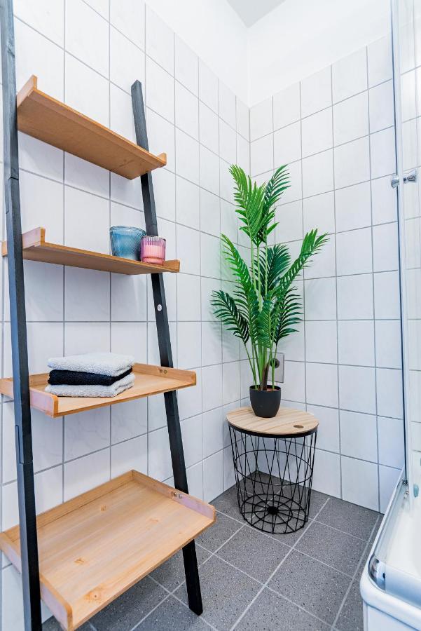 Helles Apartment In Top-Lage Mit Parkplatz Magdeburgo Exterior foto